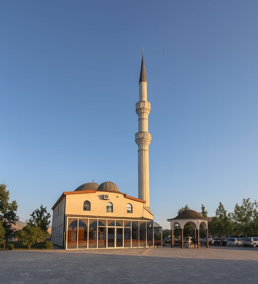 Džamija Medrese „Mehmed Fatih“ s minaretom